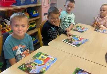 🎉✨ Zajęcia w ramach projektu „Let’s play! Dwujęzyczne przedszkolaki w Gminie Podegrodzie” ✨🎉