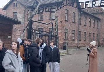 Wycieczka klasy VII – lekcja historii, pamięci i wartości