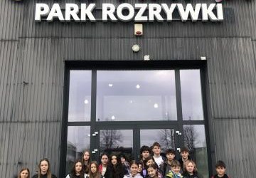 Wycieczka klas 4–8 do JumpManii i kina – dzień pełen energii!