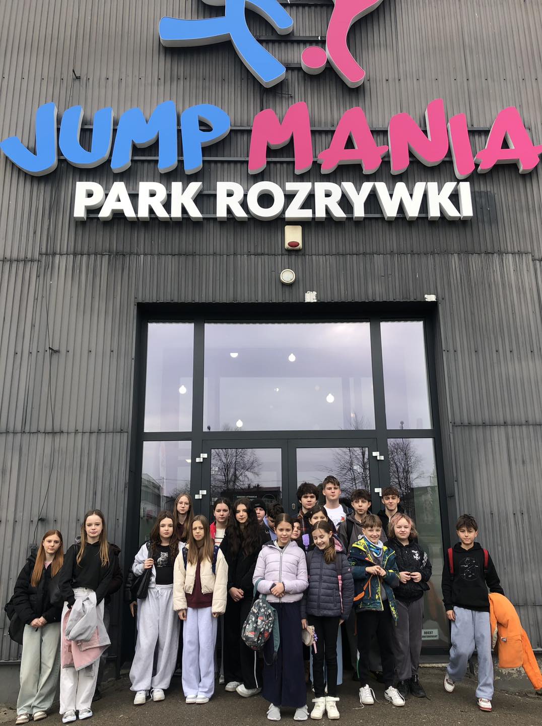 Wycieczka klas 4–8 do JumpManii i kina – dzień pełen energii!