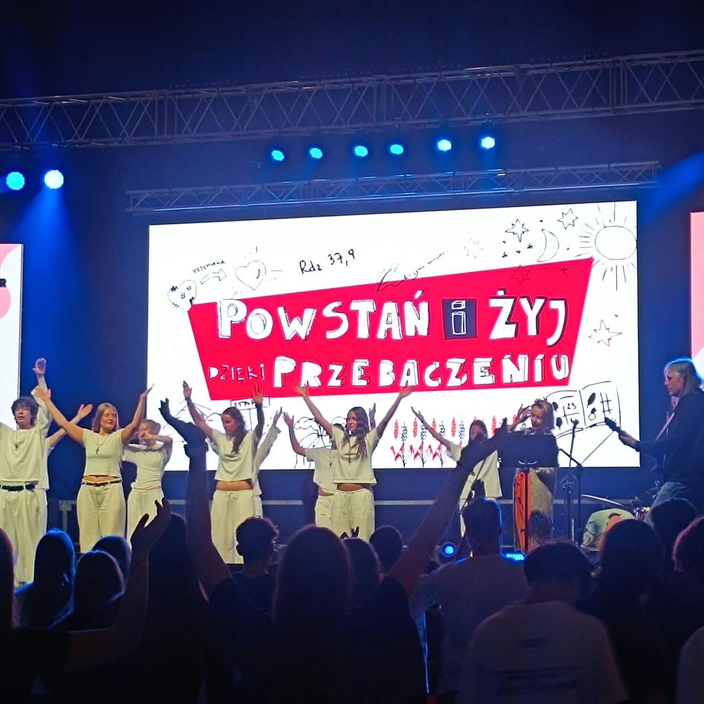 „Powstań i żyj – dzięki przebaczeniu” – wyjątkowe spotkanie klas ósmych w Tarnowie za nami!
